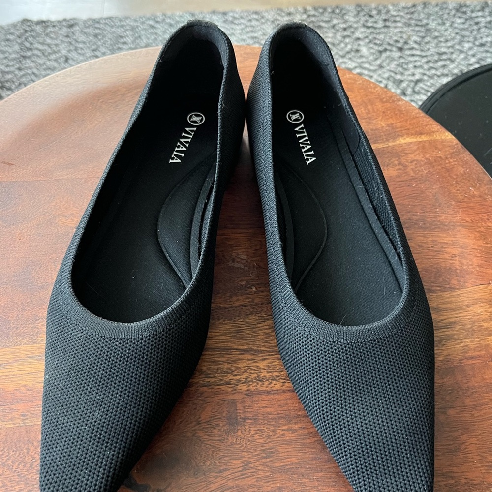 Vivaia Pointed Toe Flat